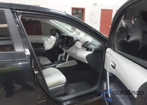 2023 Toyota Corolla Cross L z USA, uszkodzony, nr VIN 7MUAAABG4PV074102